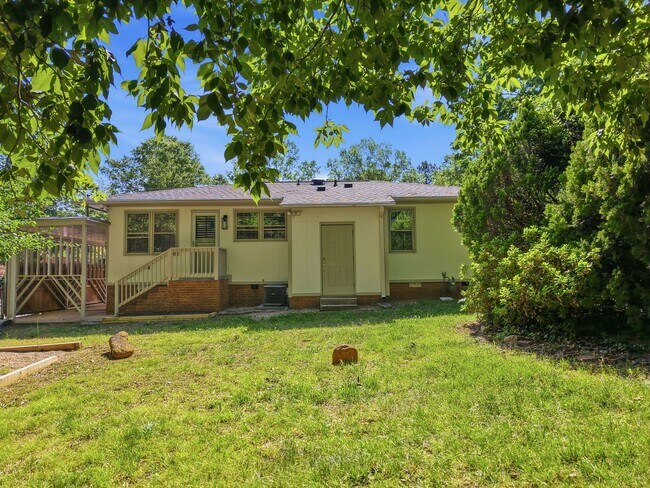 Building Photo - Fully Renovated 3 Bed / 2 Bath Ranch Near Downtown Raleigh & the Greenway!