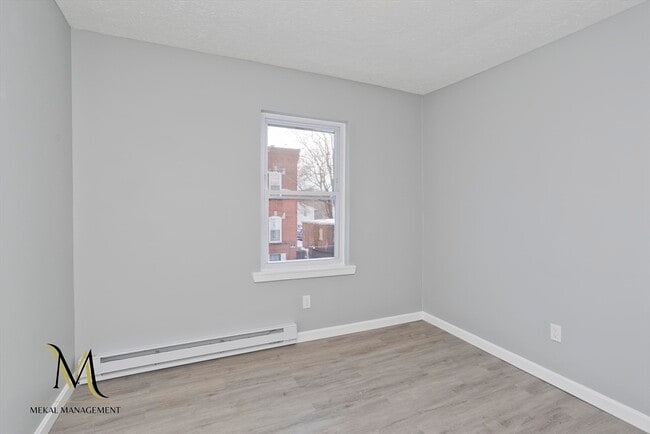 Building Photo - 131 Center St