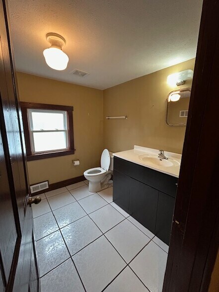 Building Photo - 96 E Franklin St