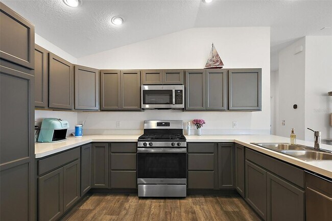 Building Photo - 5817 Valente Ct