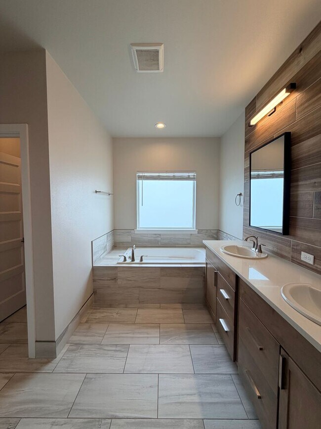 Building Photo - Gorgeous 4 bed, 2.5 ba in Richland's Westcliffe Neighborhood