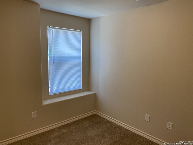 Building Photo - 6958 Lakeview Dr.