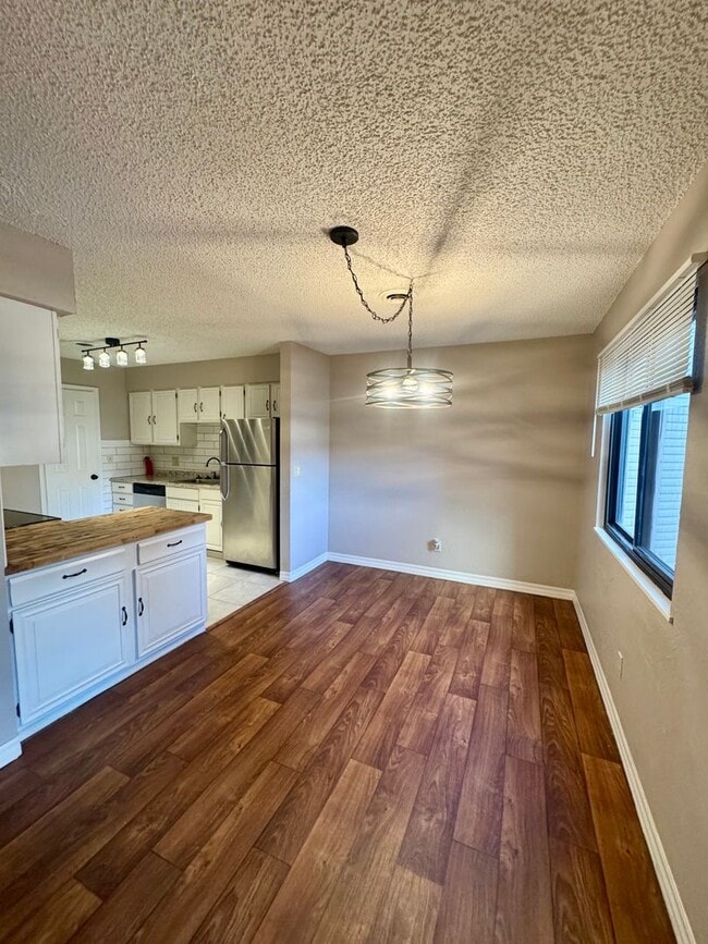 Building Photo - Updated CONDO in Rockrimmon with POOL, TENNIS and PICKLEBALL COURTS!