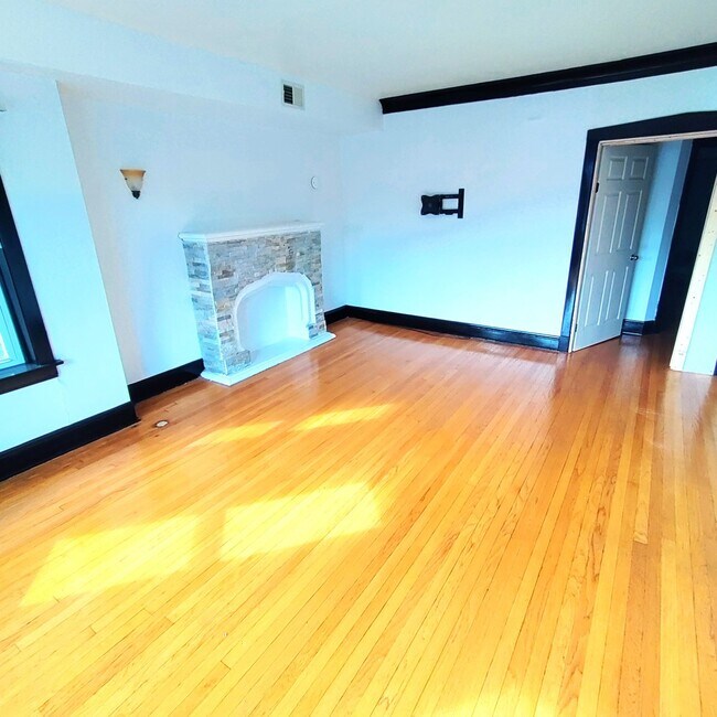 Building Photo - 7746 S Jeffery Blvd