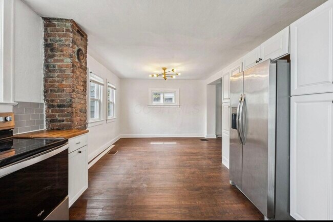 Building Photo - 1066 Kelton Ave