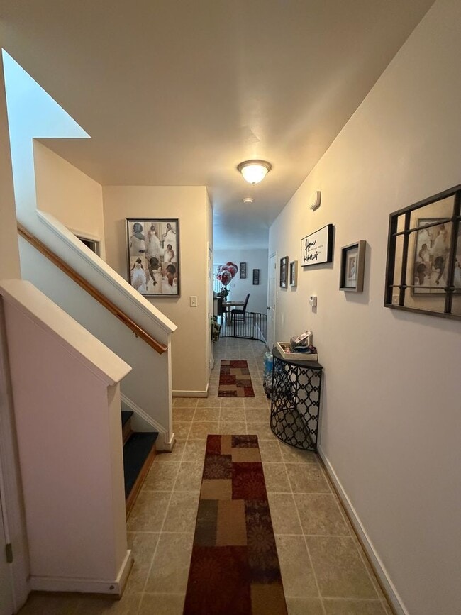 Building Photo - 3 Bdrm/2.5 Bth Home Located Close to I-95