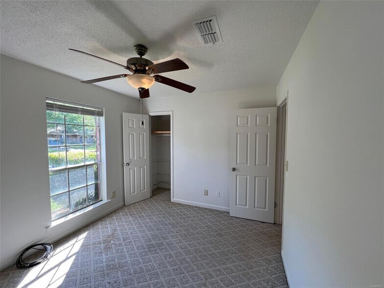 Building Photo - 5725 Bangor Ct