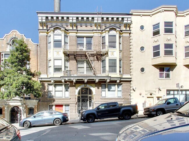 Building Photo - 655 Hyde St