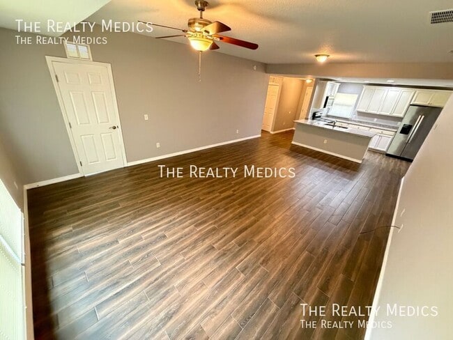 Building Photo - 2615 Fair Oaks Dr