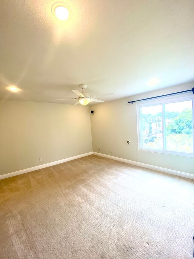 Building Photo - 2bd 2ba in a Great Community of Playa Vista