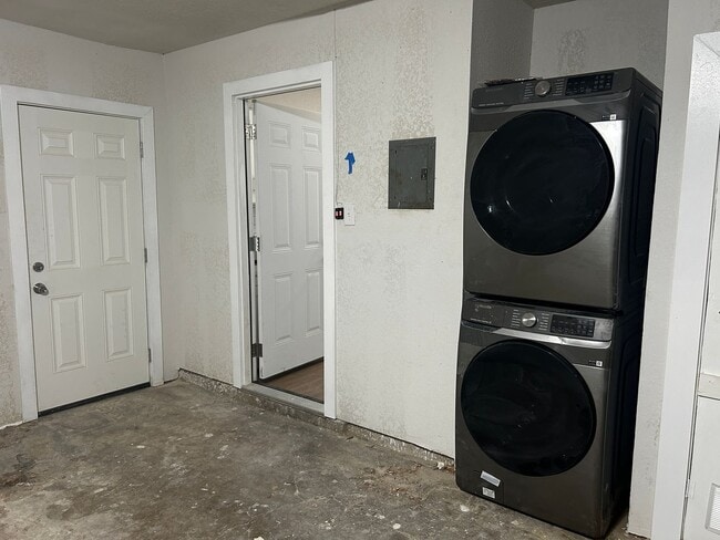 Building Photo - 7447 Fieldgate Dr