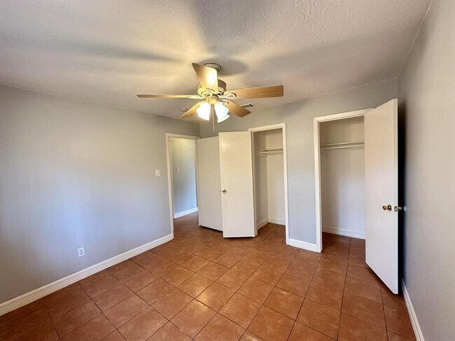 Building Photo - 12969 Blackpool Ln