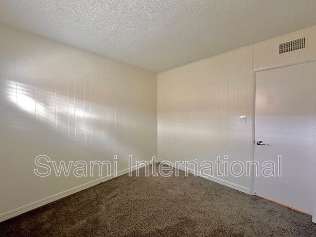 Building Photo - 1820 Avenida Estudiante