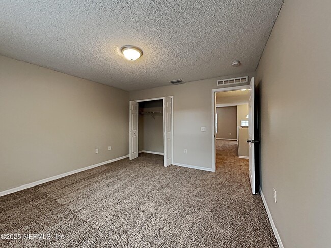 Building Photo - 5596 Ashleigh Park Dr