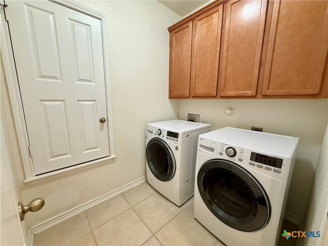 Building Photo - 2065 Oxbow Cir