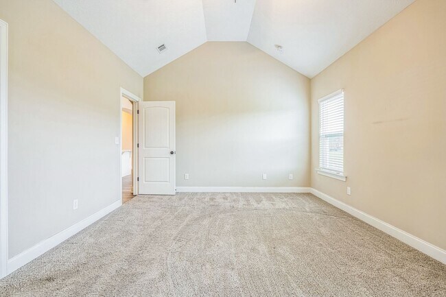 Building Photo - Charming 3BR House in Warrenville