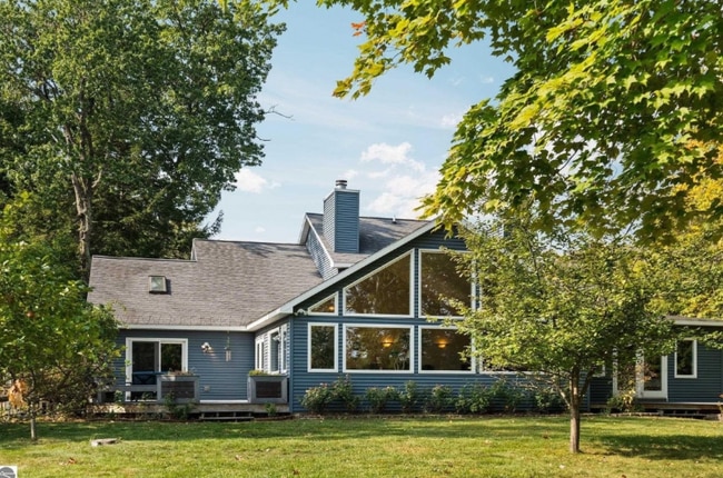 Building Photo - 7878 Outer Dr S