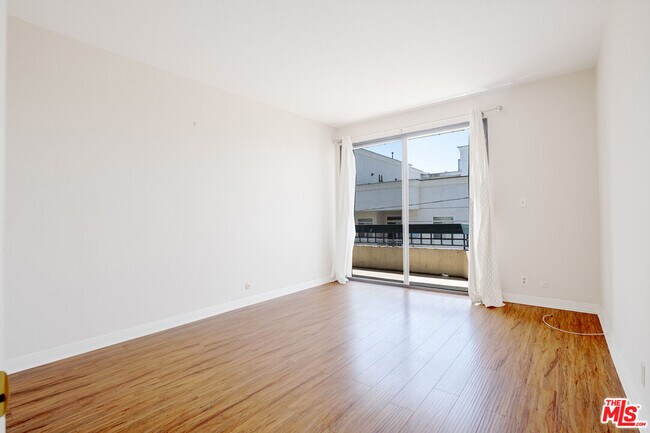 Building Photo - 447 La Fayette Park Pl