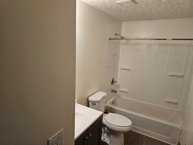 Building Photo - 3297 Medoma Dr