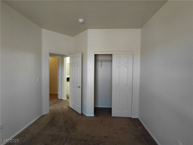 Building Photo - 452 Crocus Hill St