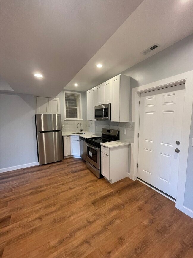 Building Photo - 7331 N Honore St