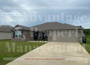Building Photo - 3010 Alderwood Dr