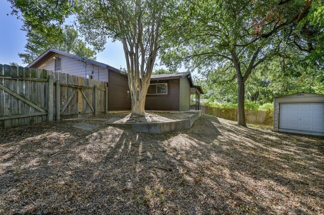 Building Photo - South Austin 3-bedroom/2-bath Home in Park...