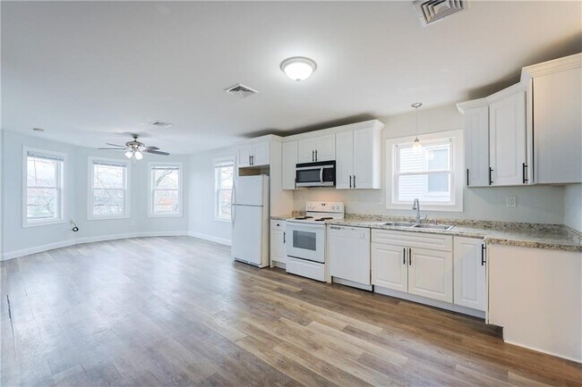 Building Photo - 214 Silver Spring St