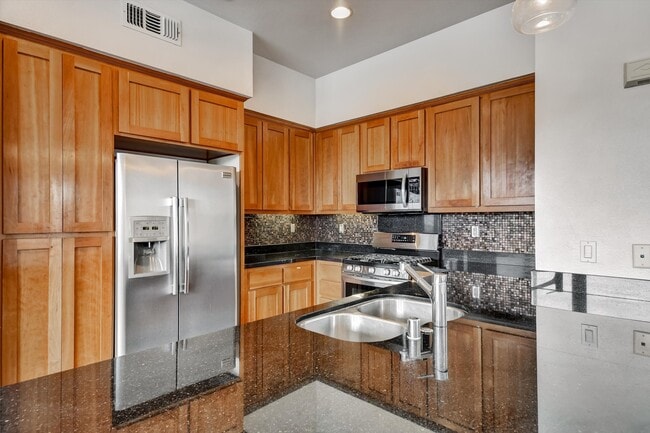 Building Photo - 1107 66th St