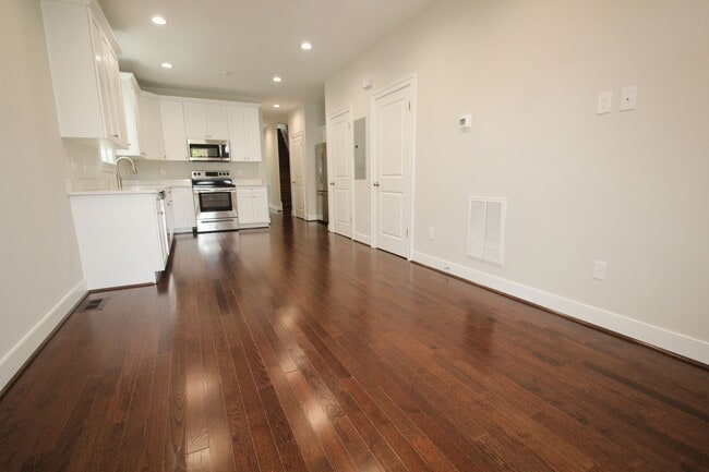 Building Photo - 1505 W Cary St