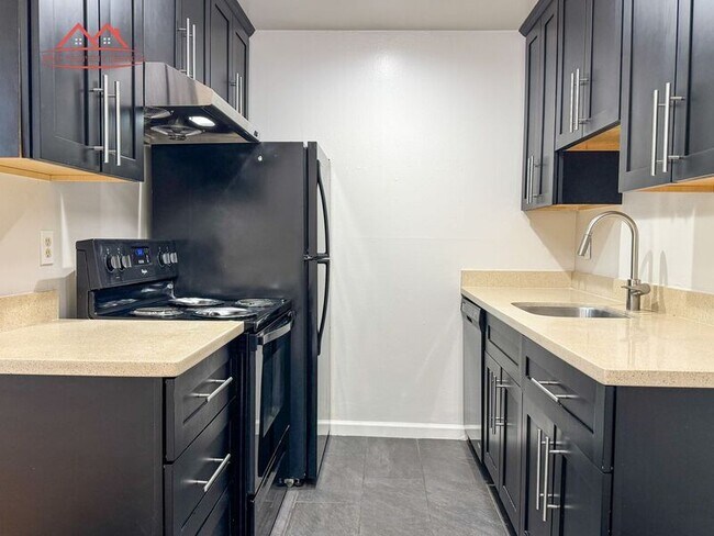 Building Photo - 1578 Albatross Dr