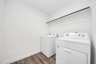 Building Photo - 8614 Shumard Oak Dr