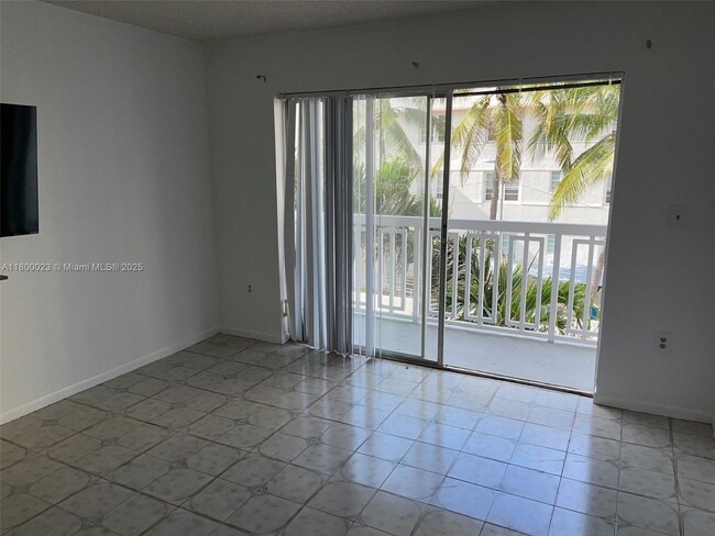 Building Photo - 1357 Collins Ave