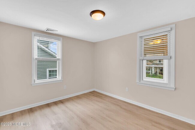Building Photo - 1802 Pine Terrace