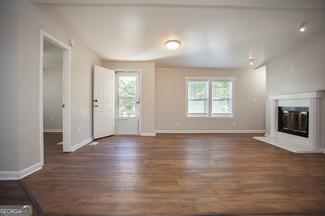 Building Photo - 1801 Marie Way