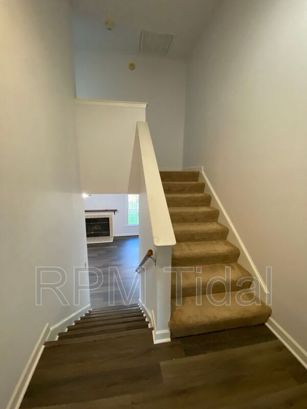 Building Photo - 610 Guy Ln
