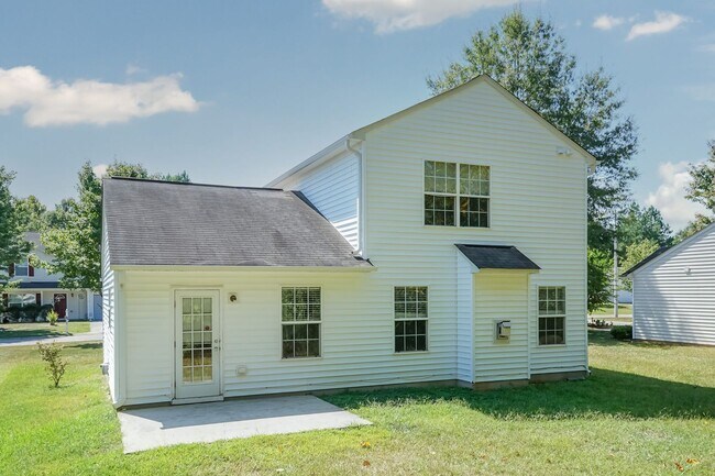 Building Photo - Large  3 Bedroom home in Sanford