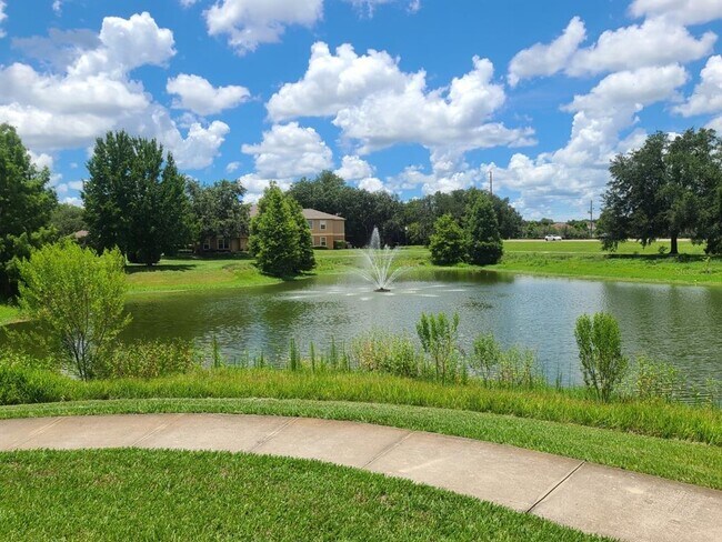 Building Photo - 5914 Willow Ridge Dr