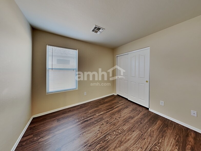 Building Photo - 417 W Dexter Way