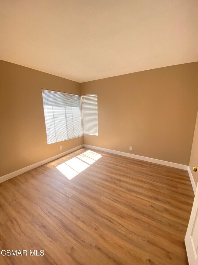 Building Photo - 3014 Sleepy Hollow St