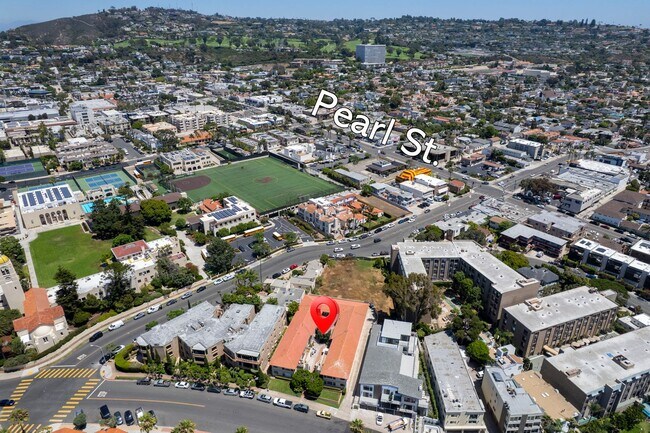Building Photo - Beautiful 2 Bedroom in La Jolla Village wi...