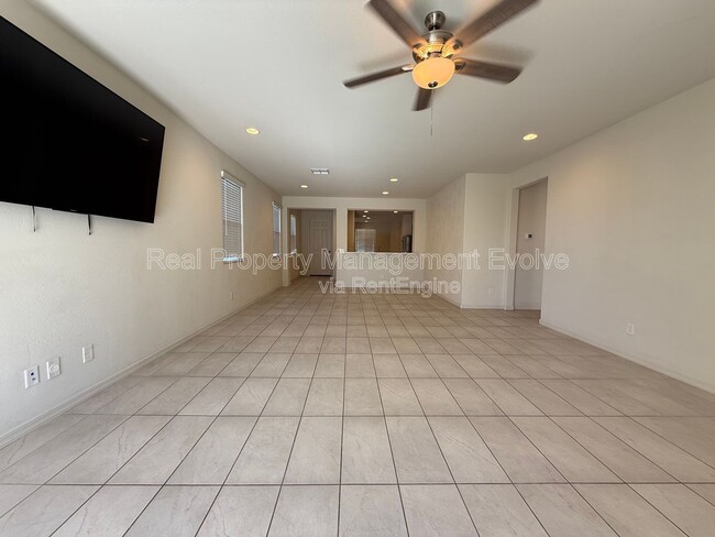 Building Photo - 8755 W Solano Dr