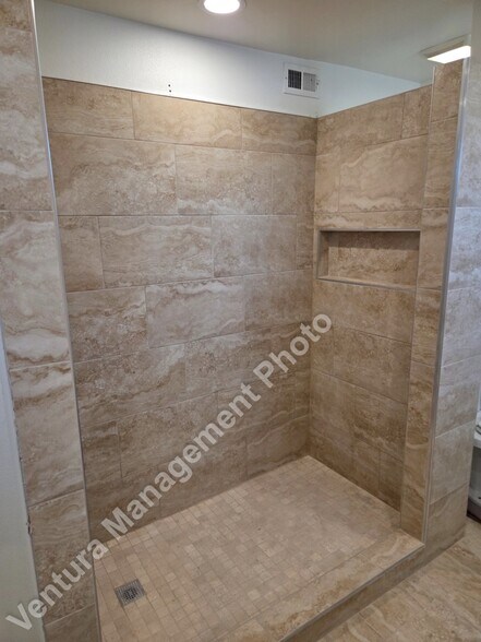Building Photo - 2333 Lawnview Ct