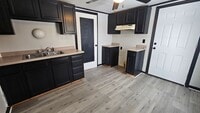 Building Photo - Newley renovated single family 1 bed 1 bath home for rent!