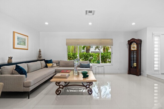 Building Photo - 326 Seven Isles Dr