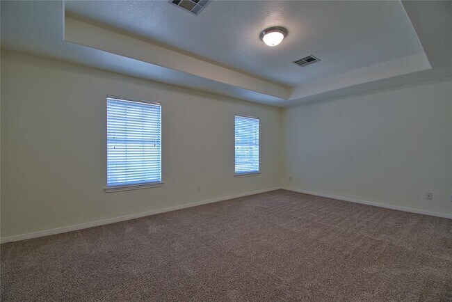 Building Photo - 2423 Falcon Dr
