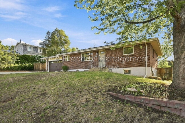 Building Photo - 852 S Quail Way