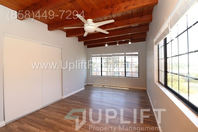 Building Photo - Casita Way (4025)