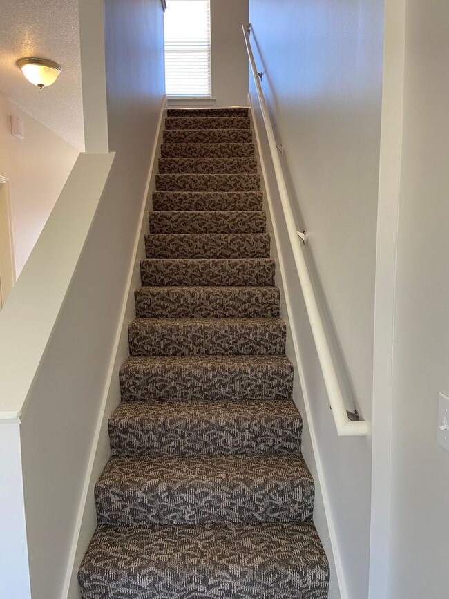 Building Photo - Now Preleasing! Comfortable Three Bedroom | Two and a Half Bath Home in Oak Woods
