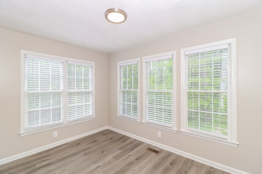 Building Photo - 1484 Yorktown Dr NW